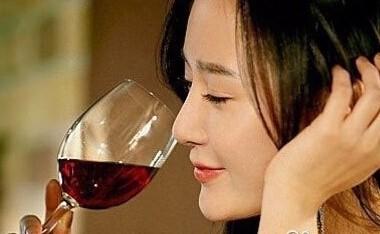 女人什么時間喝紅葡萄酒好