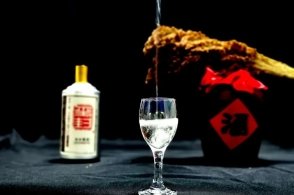 變黃的白酒是好酒？白酒為什么會(huì)變黃