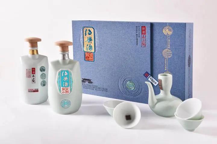 敢以“不上頭”命名，這款黃酒新品的目標(biāo)，不只是標(biāo)桿