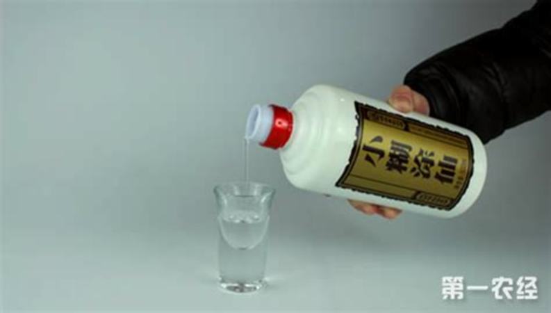 小糊涂仙西鳳酒哪個好,經(jīng)?；燠E酒局的朋友