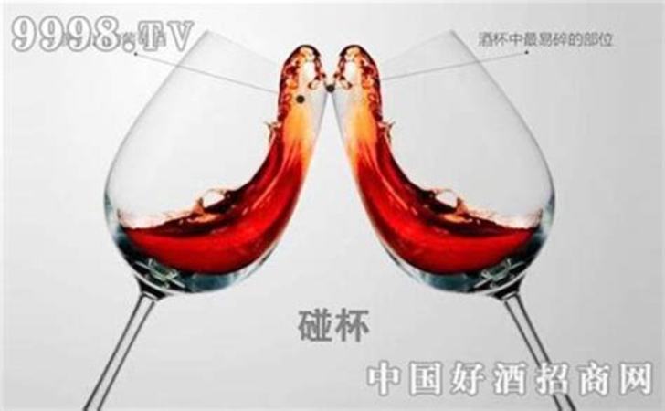 如何拿紅酒姿勢圖片,如何正確拿起一杯葡萄酒